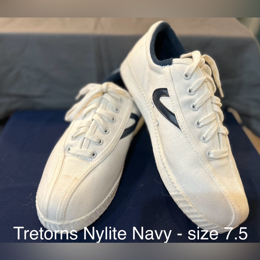 Tretorns women’s size 7.5, Navy blue